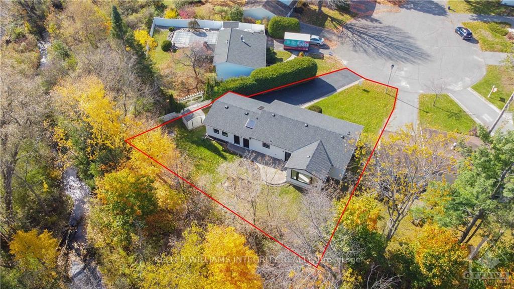 Photo 2 of 12 St Andrews Circle, Ottawa, Kanata - Glencairn/Hazeldean — HOMEH