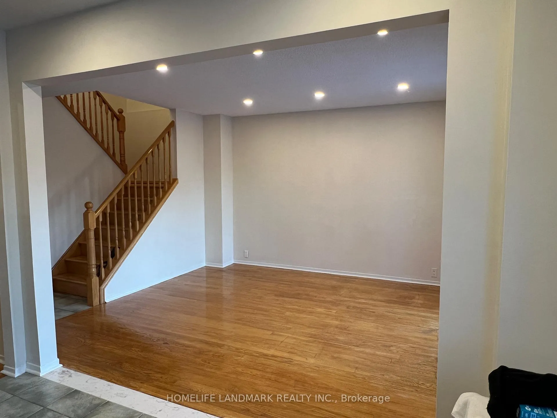Photo 3 of 41 Markville Road, Markham, Markville — HOMEH