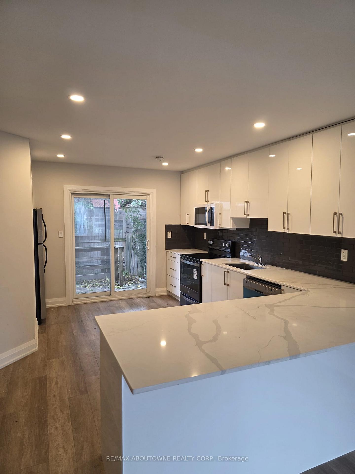 Photo 2 of 110 Beach Road E, Hamilton, Industrial Sector — HOMEH