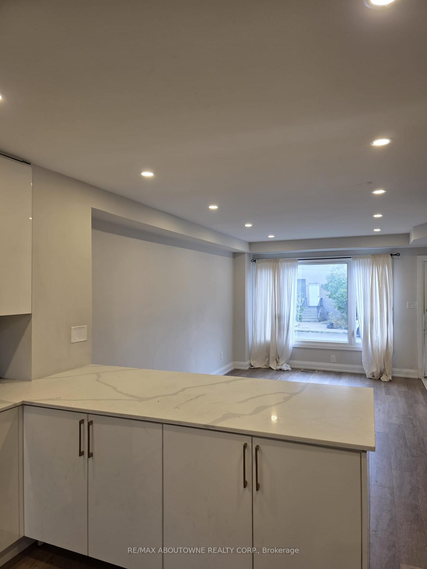 Photo 9 of 110 Beach Road E, Hamilton, Industrial Sector — HOMEH