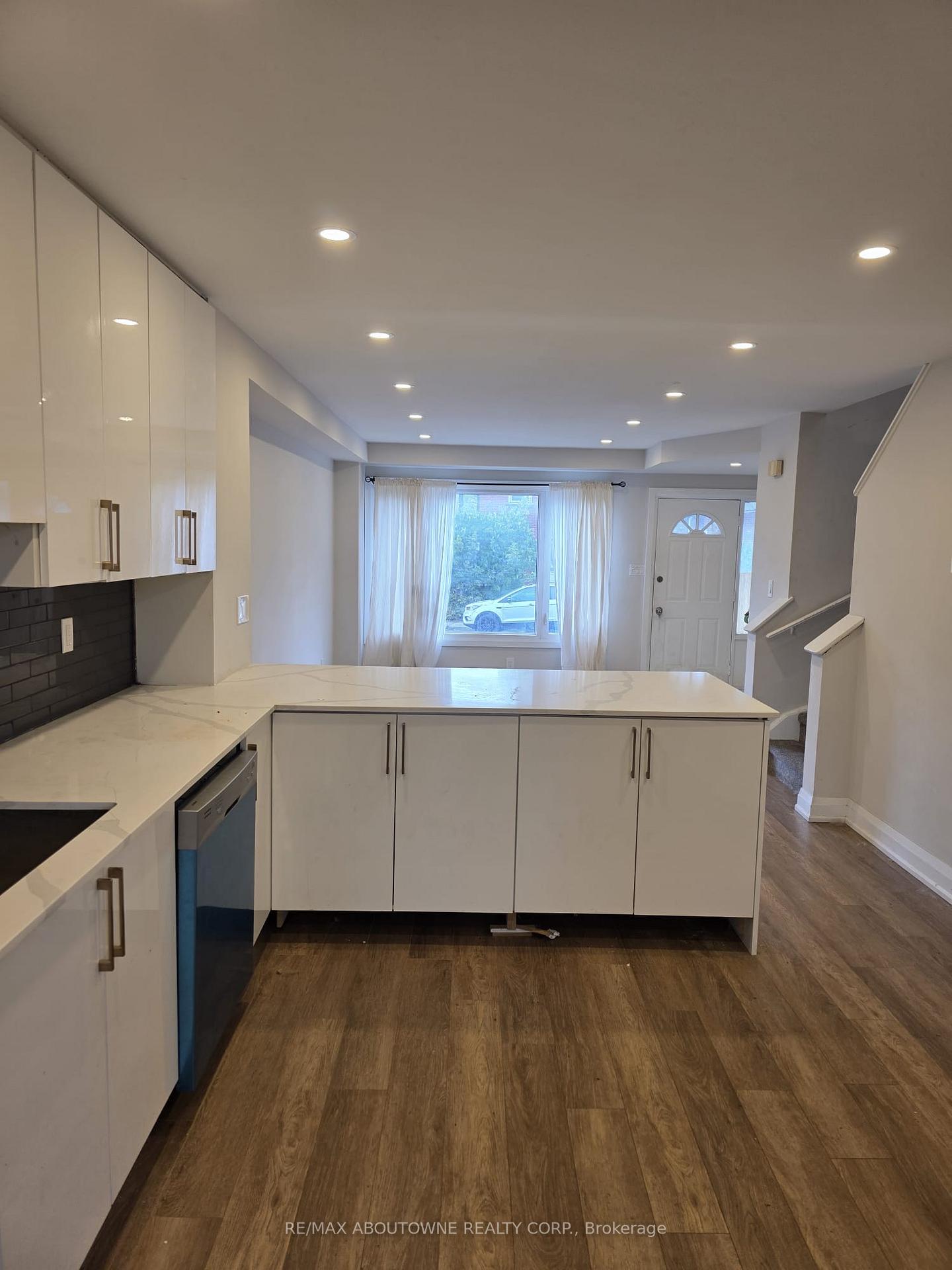 Photo 11 of 110 Beach Road E, Hamilton, Industrial Sector — HOMEH