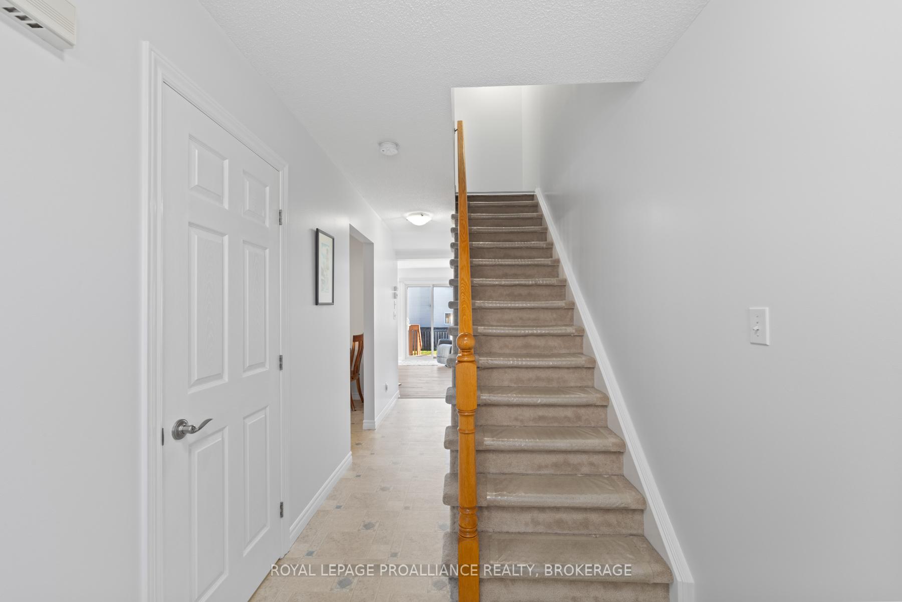 Photo 2 of 582 Heritage Court, Kingston, East Gardiners Rd — HOMEH