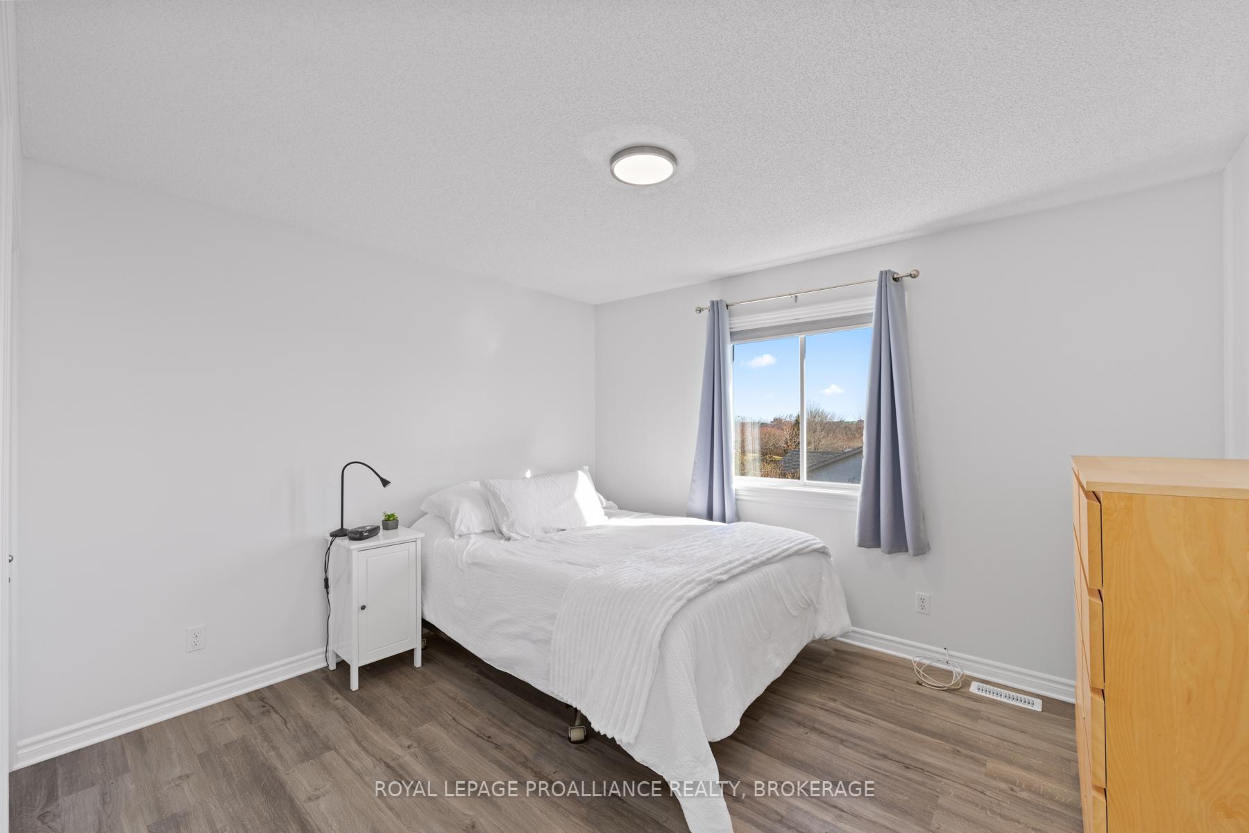 Photo 13 of 582 Heritage Court, Kingston, East Gardiners Rd — HOMEH