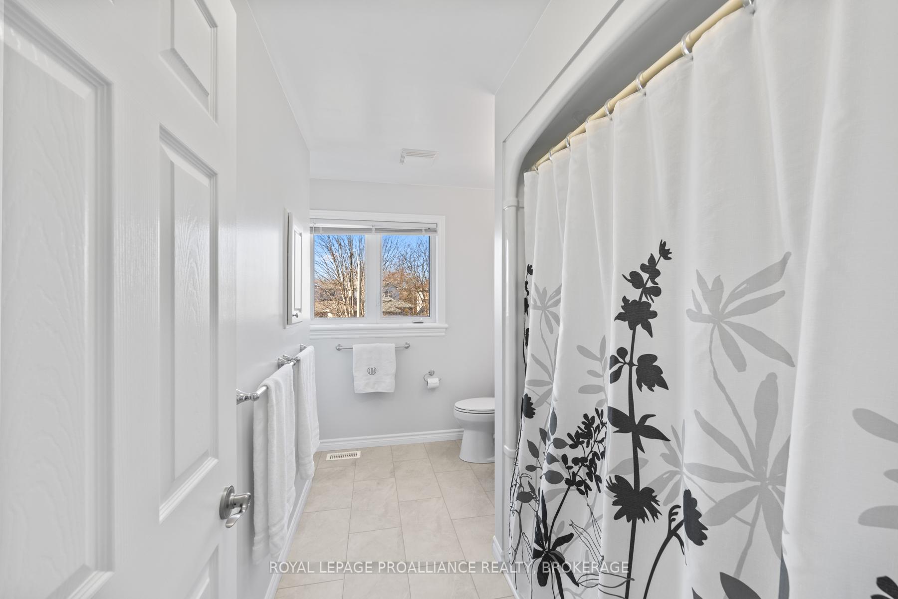 Photo 15 of 582 Heritage Court, Kingston, East Gardiners Rd — HOMEH