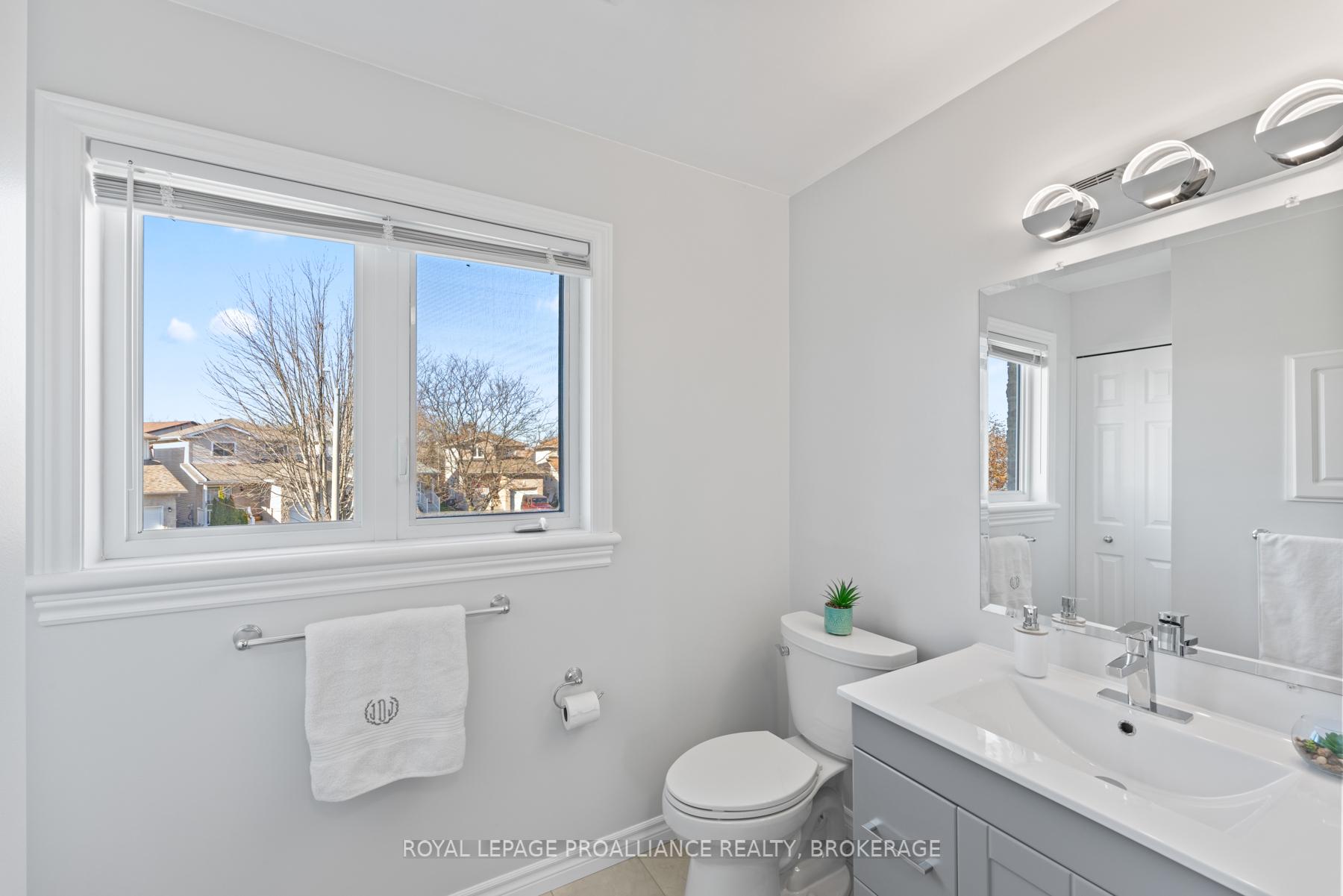 Photo 16 of 582 Heritage Court, Kingston, East Gardiners Rd — HOMEH