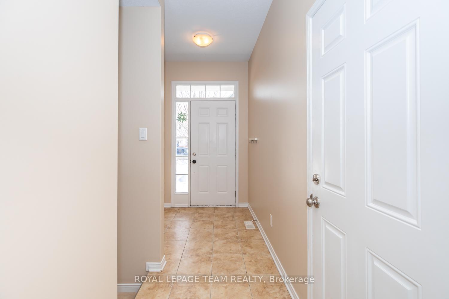 Photo 3 of 322 Applecross Crescent, Ottawa, Kanata - Morgan's Grant/South March — HOMEH