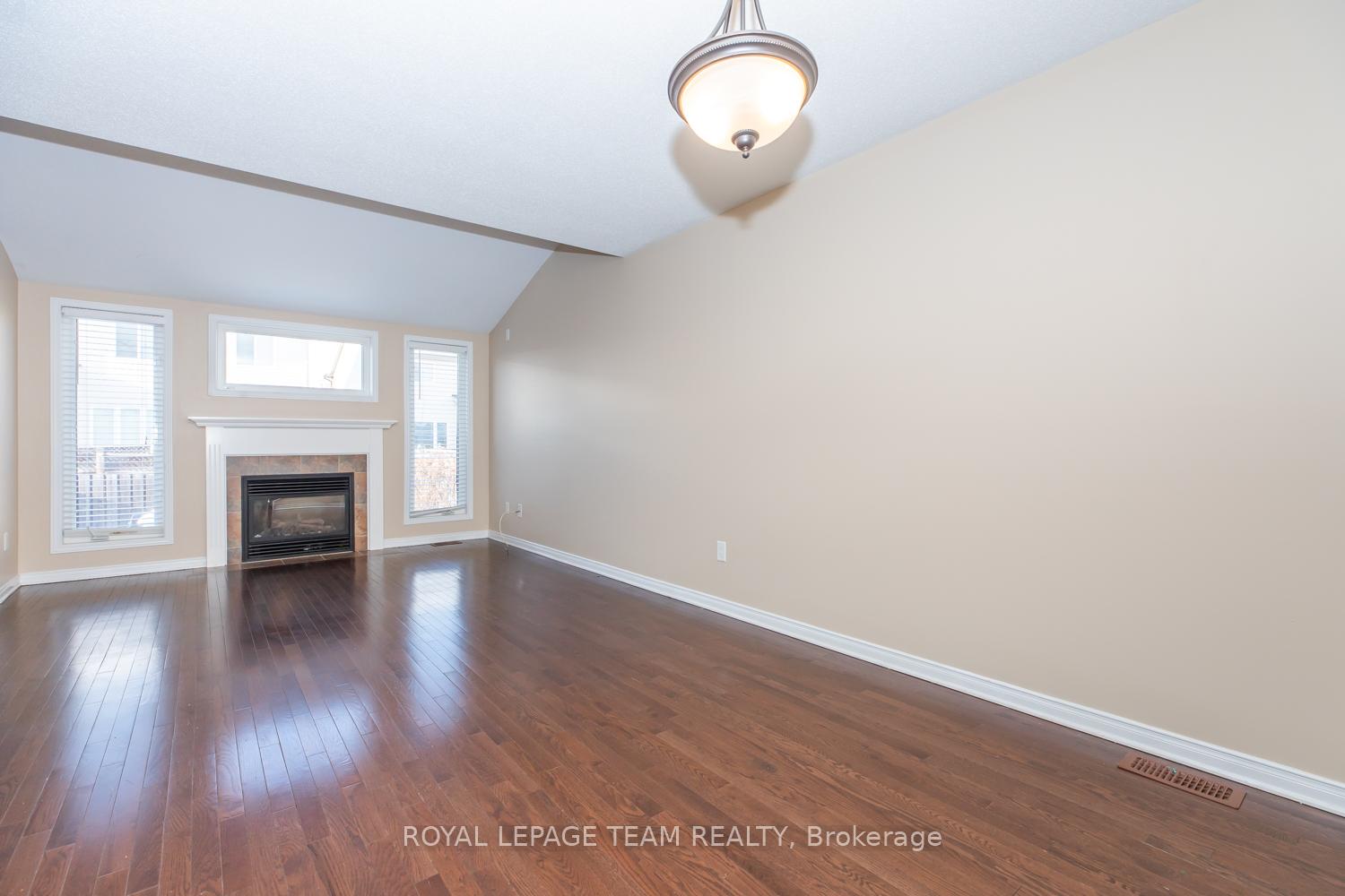 Photo 7 of 322 Applecross Crescent, Ottawa, Kanata - Morgan's Grant/South March — HOMEH