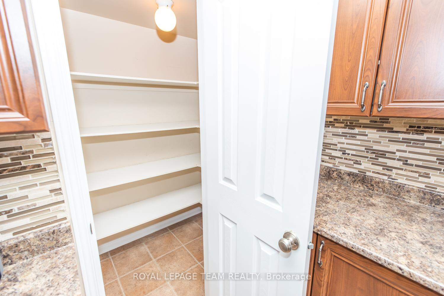 Photo 18 of 322 Applecross Crescent, Ottawa, Kanata - Morgan's Grant/South March — HOMEH