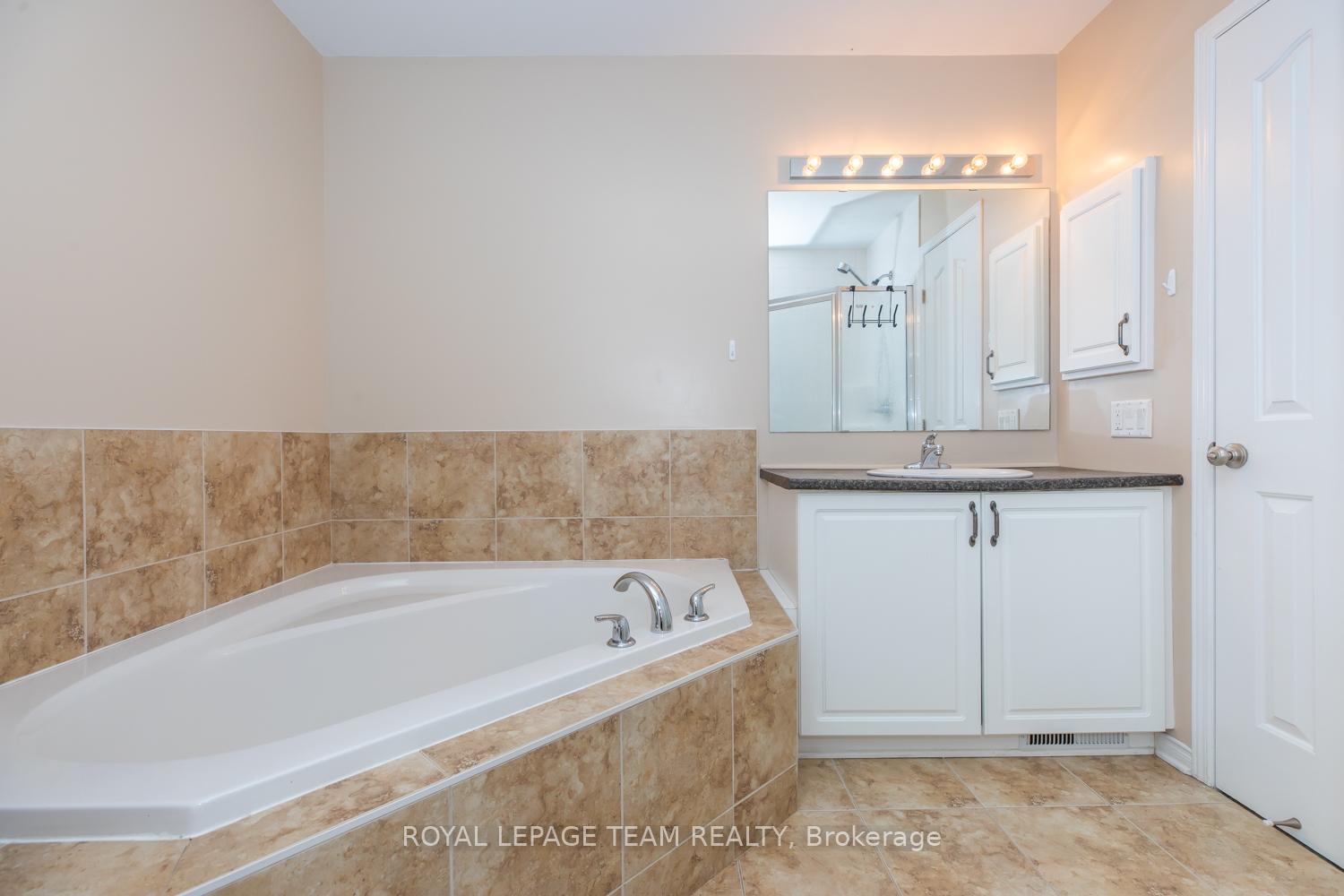 Photo 25 of 322 Applecross Crescent, Ottawa, Kanata - Morgan's Grant/South March — HOMEH
