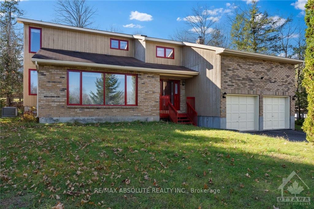 Photo 2 of 5 Rockwood Drive, McNab/Braeside, Mcnab/Braeside Twps — HOMEH