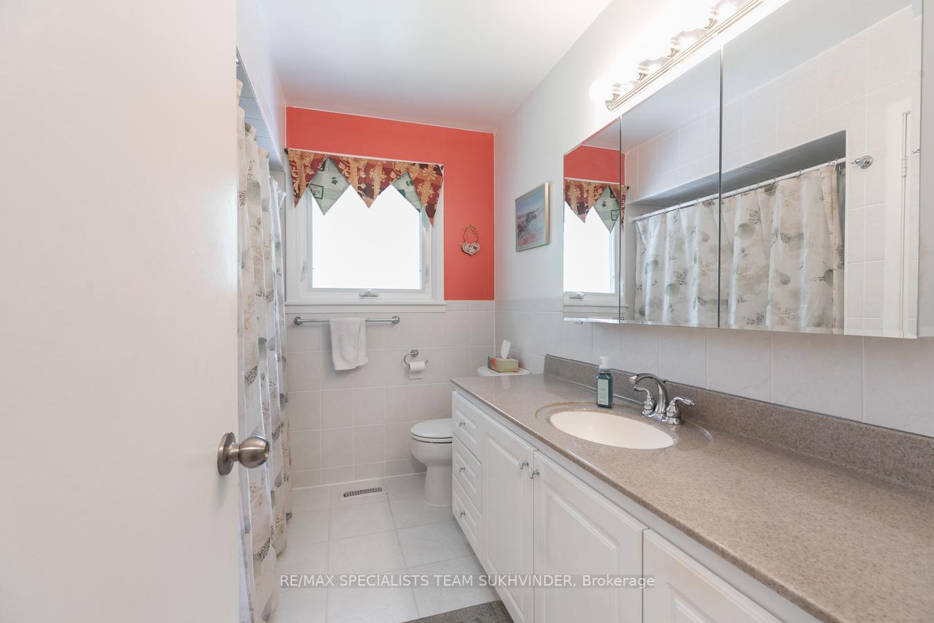Photo 23 of 124 James Street, King, King City — HOMEH