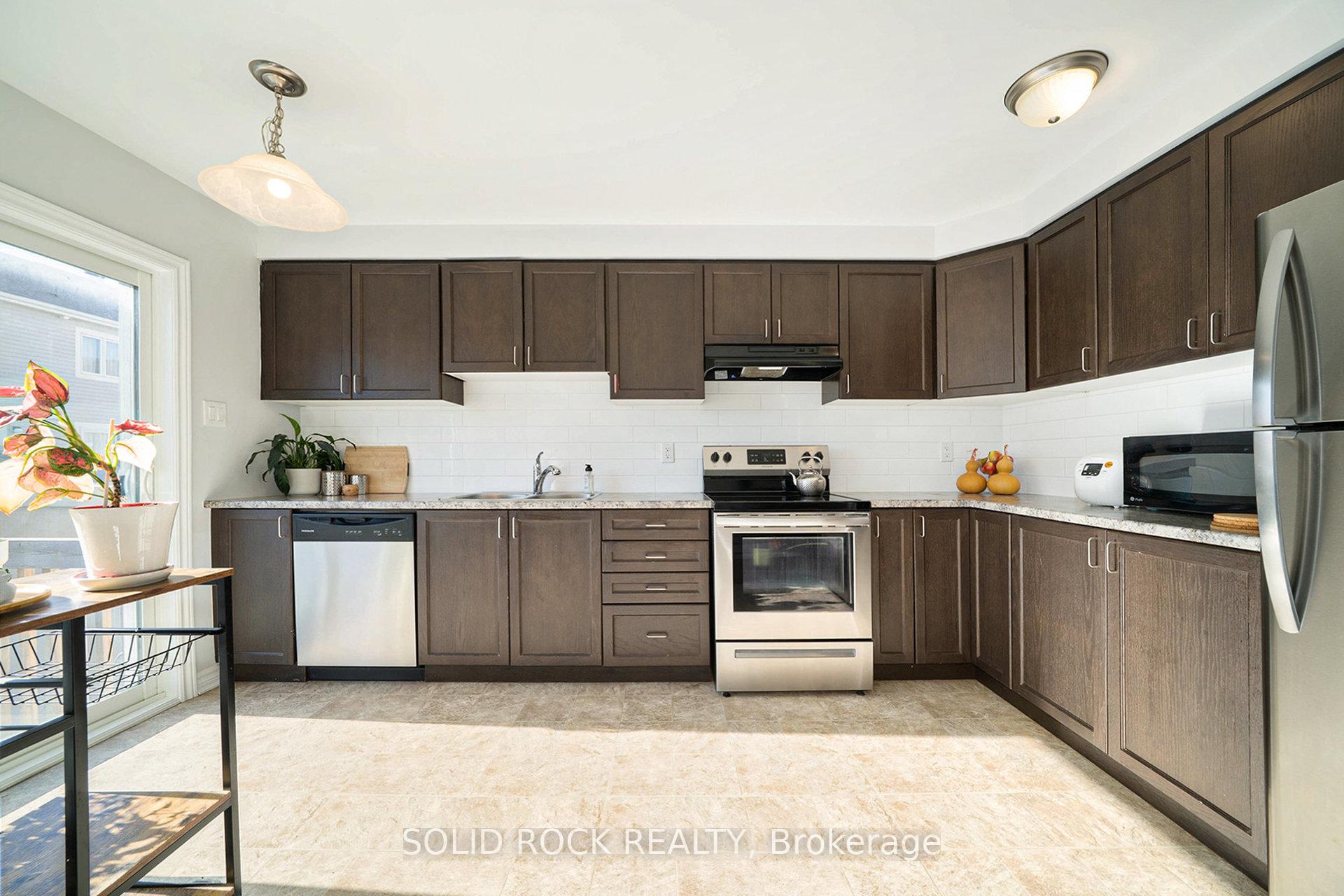 Photo 4 of 380 Rouncey Road, Ottawa, Kanata - Emerald Meadows/Trailwest — HOMEH