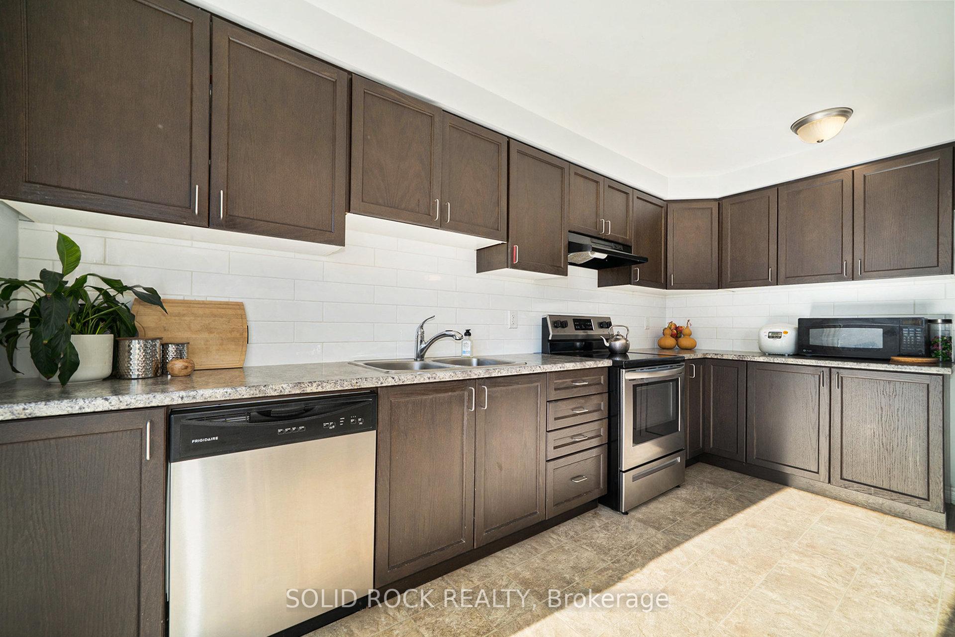 Photo 5 of 380 Rouncey Road, Ottawa, Kanata - Emerald Meadows/Trailwest — HOMEH