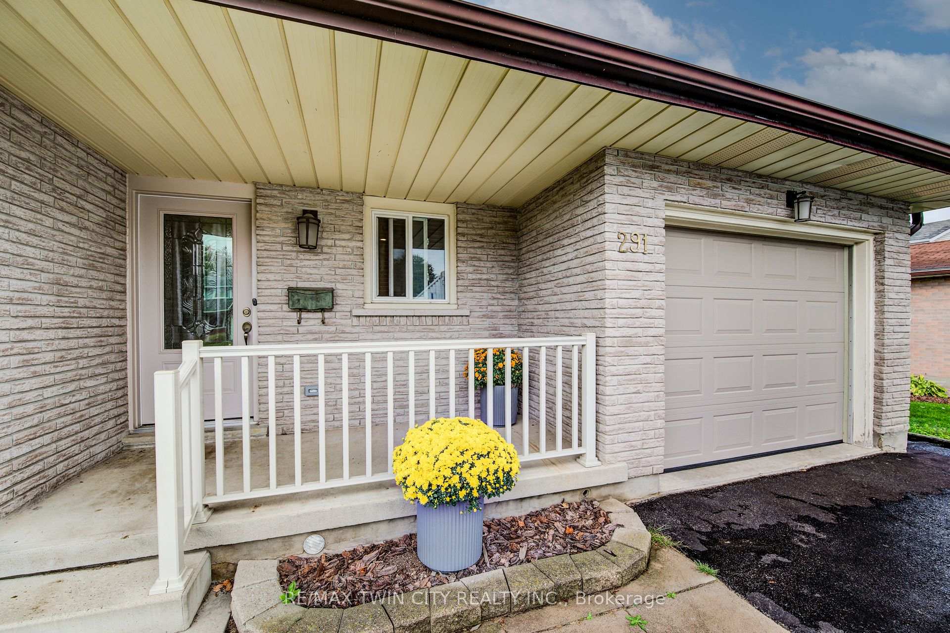 Photo 3 of 291 Biehn Drive, Kitchener — HOMEH