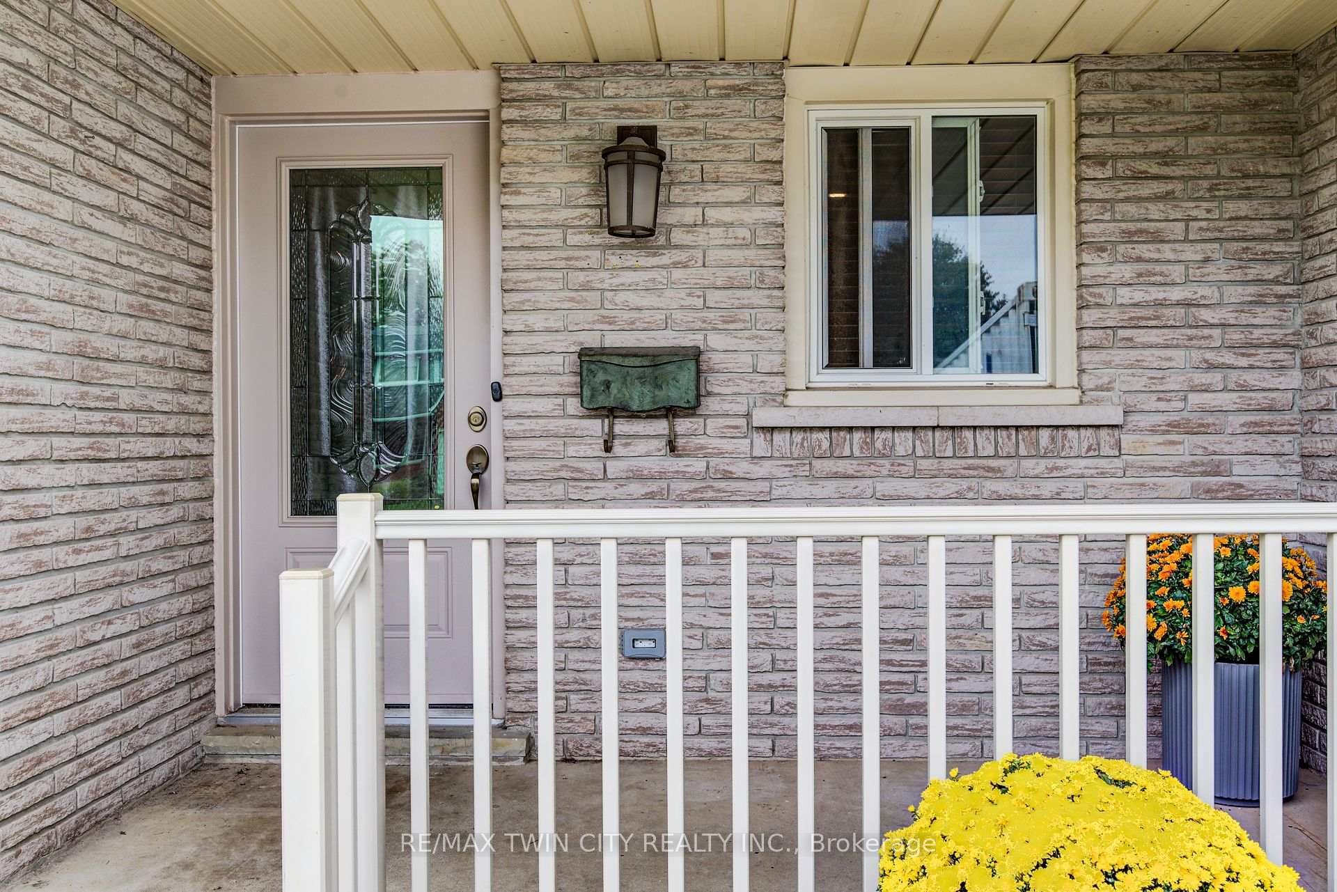 Photo 5 of 291 Biehn Drive, Kitchener — HOMEH