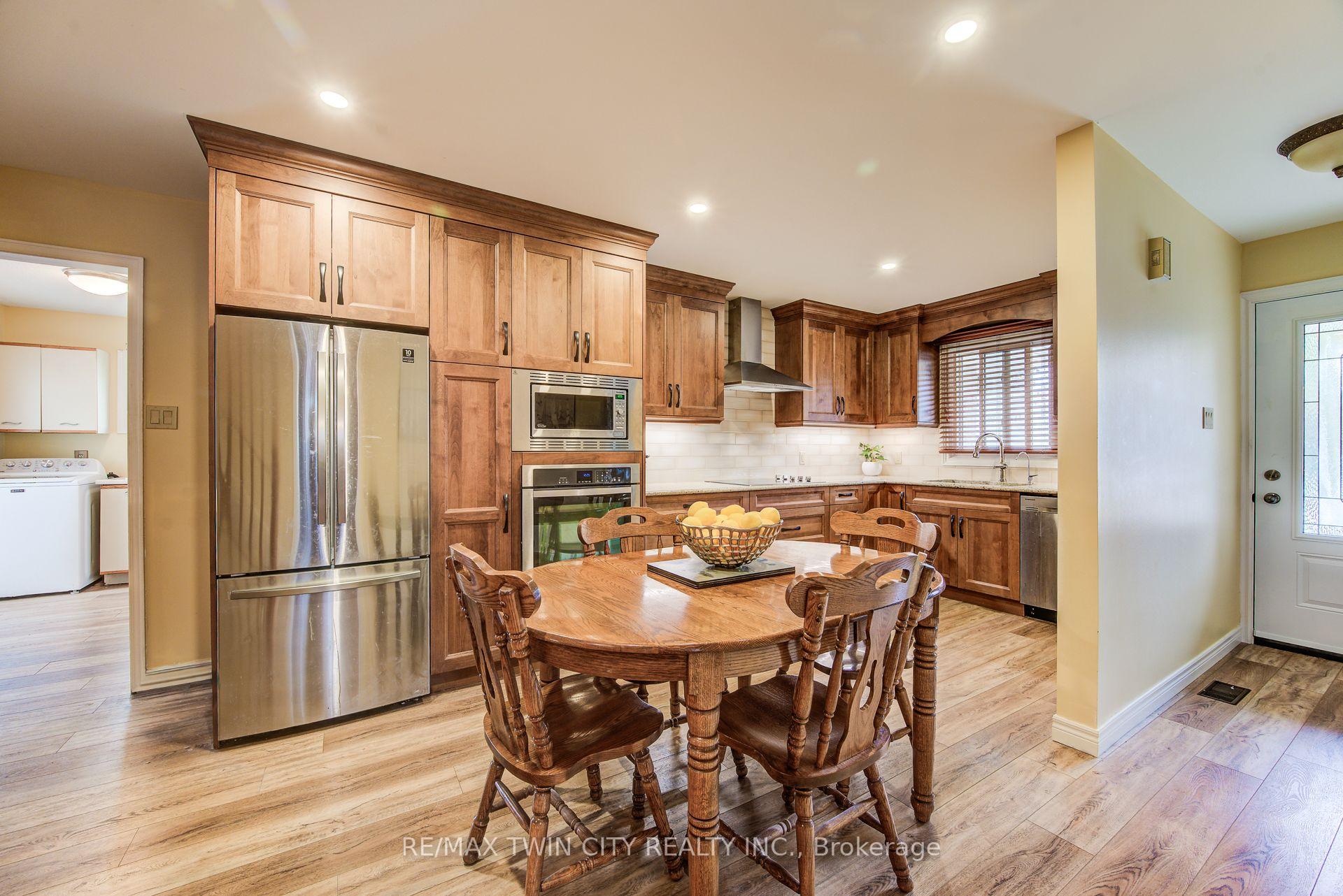Photo 14 of 291 Biehn Drive, Kitchener — HOMEH
