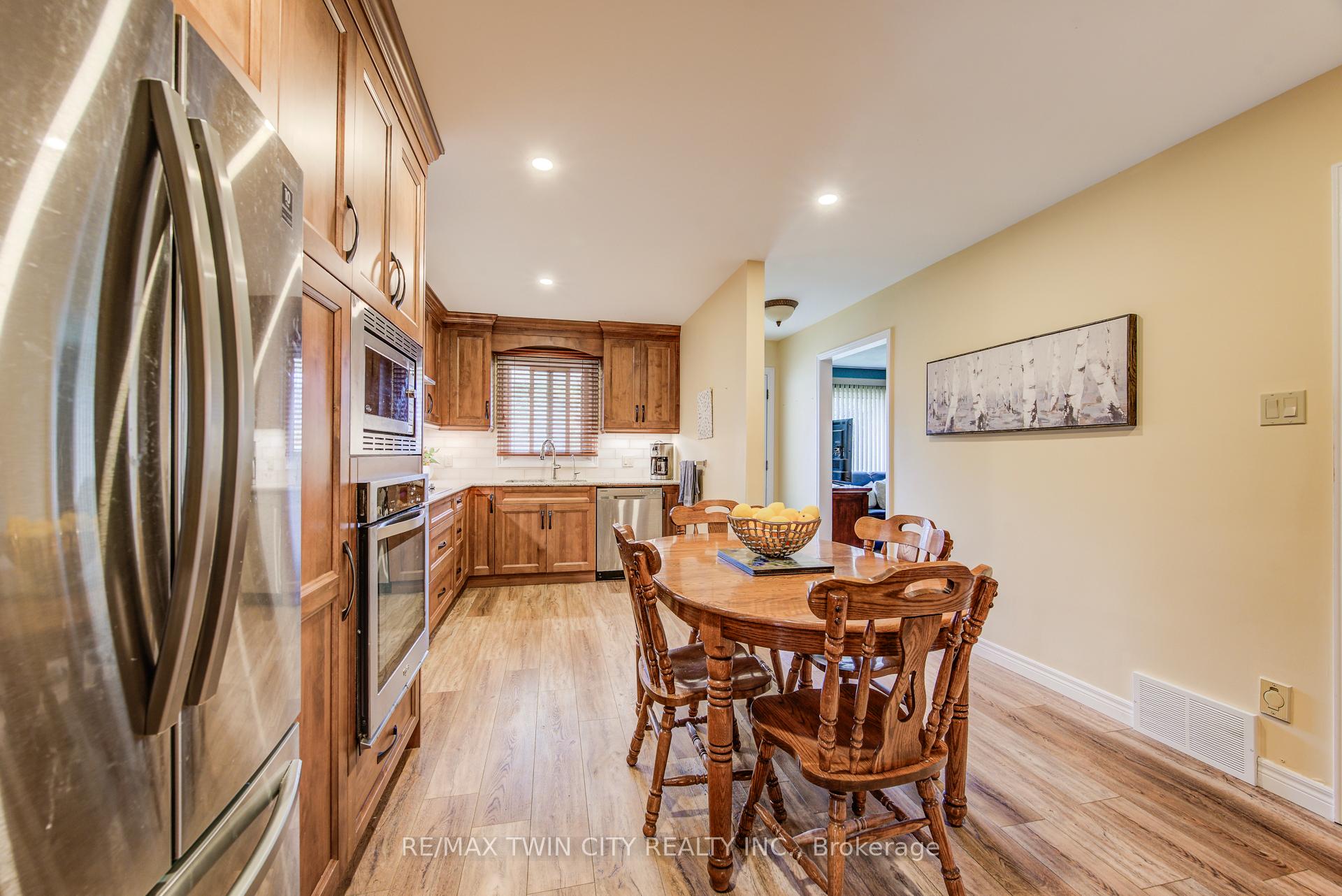 Photo 15 of 291 Biehn Drive, Kitchener — HOMEH