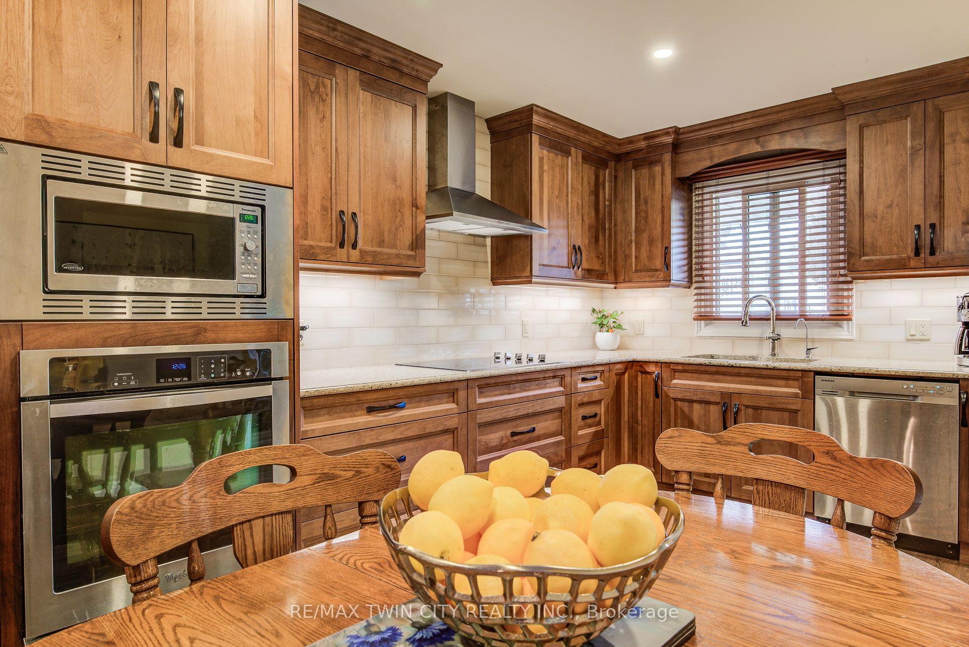 Photo 16 of 291 Biehn Drive, Kitchener — HOMEH