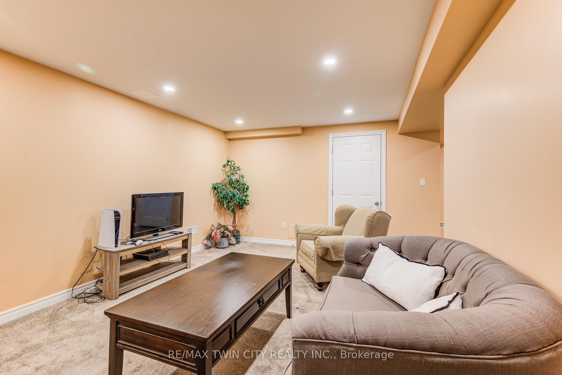 Photo 31 of 291 Biehn Drive, Kitchener — HOMEH