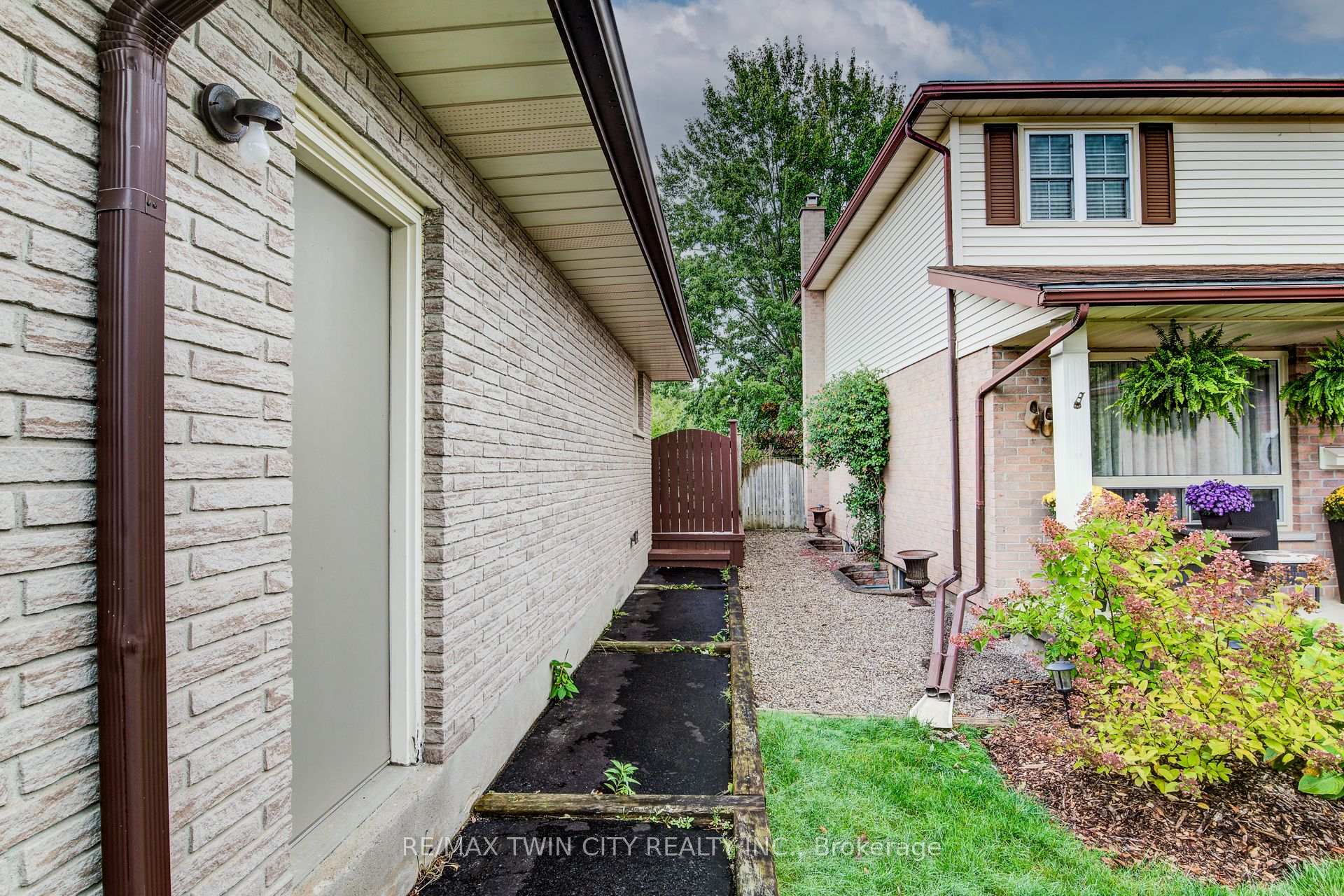 Photo 45 of 291 Biehn Drive, Kitchener — HOMEH