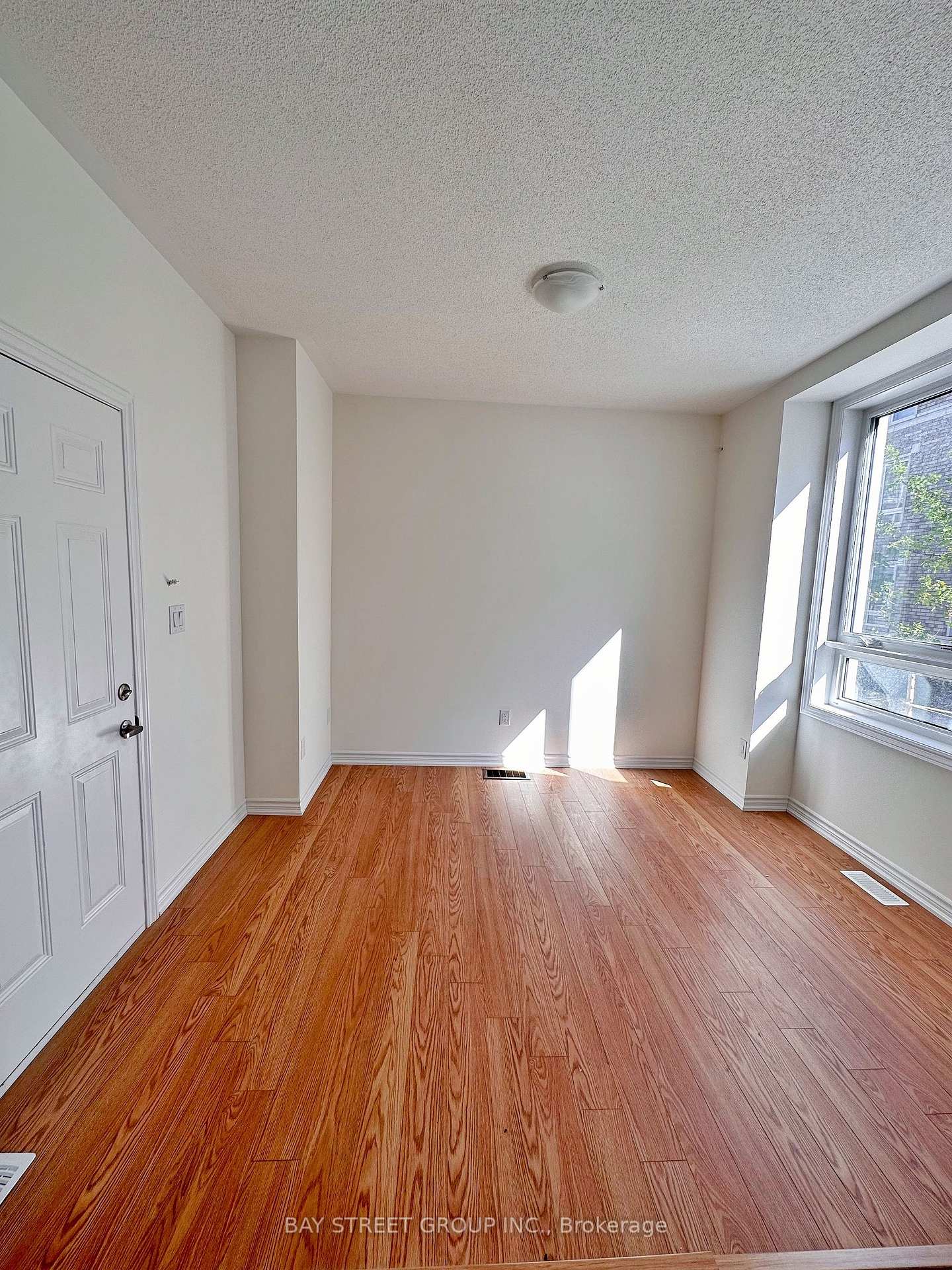 Photo 3 of 74 Chicago Lane, Markham, Wismer — HOMEH