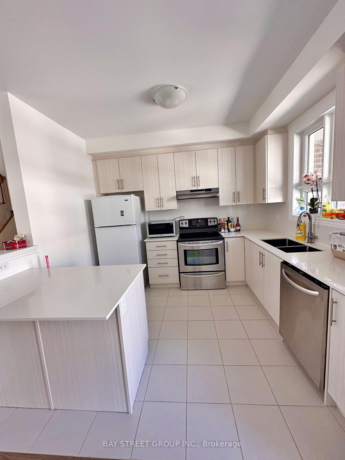 Photo 5 of 74 Chicago Lane, Markham, Wismer — HOMEH