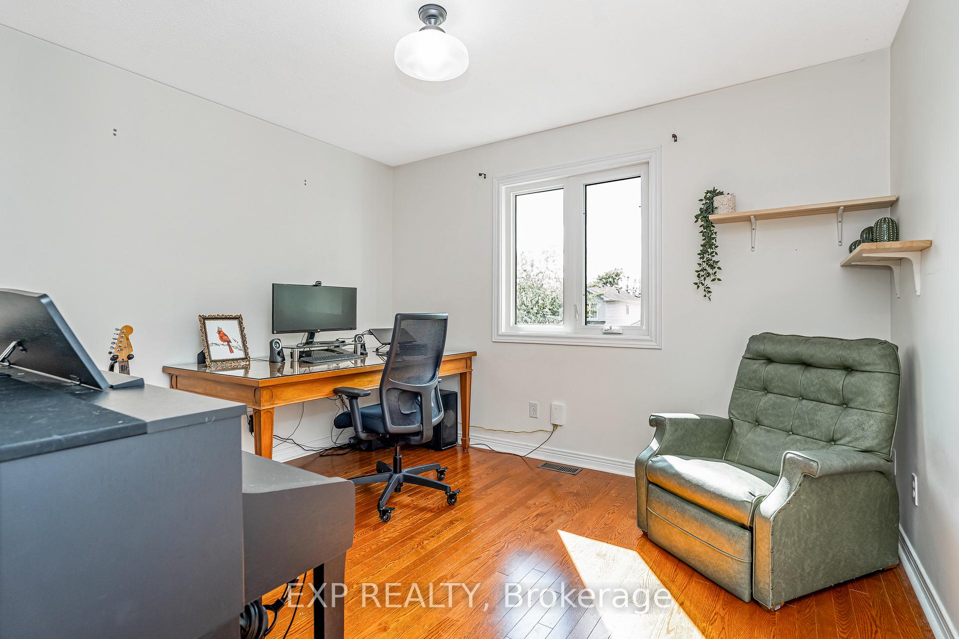 Photo 14 of 18 Hawley Crescent, Ottawa, Kanata - Bridlewood — HOMEH