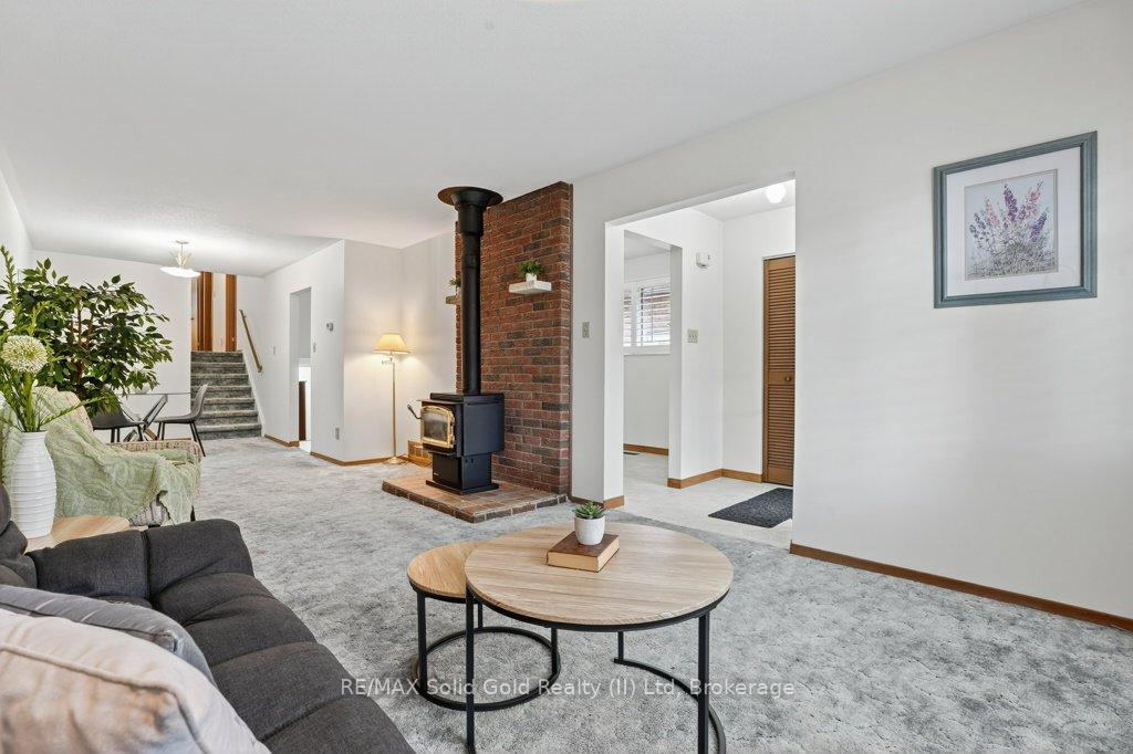 Photo 5 of 309 Westwood Drive, Kitchener — HOMEH