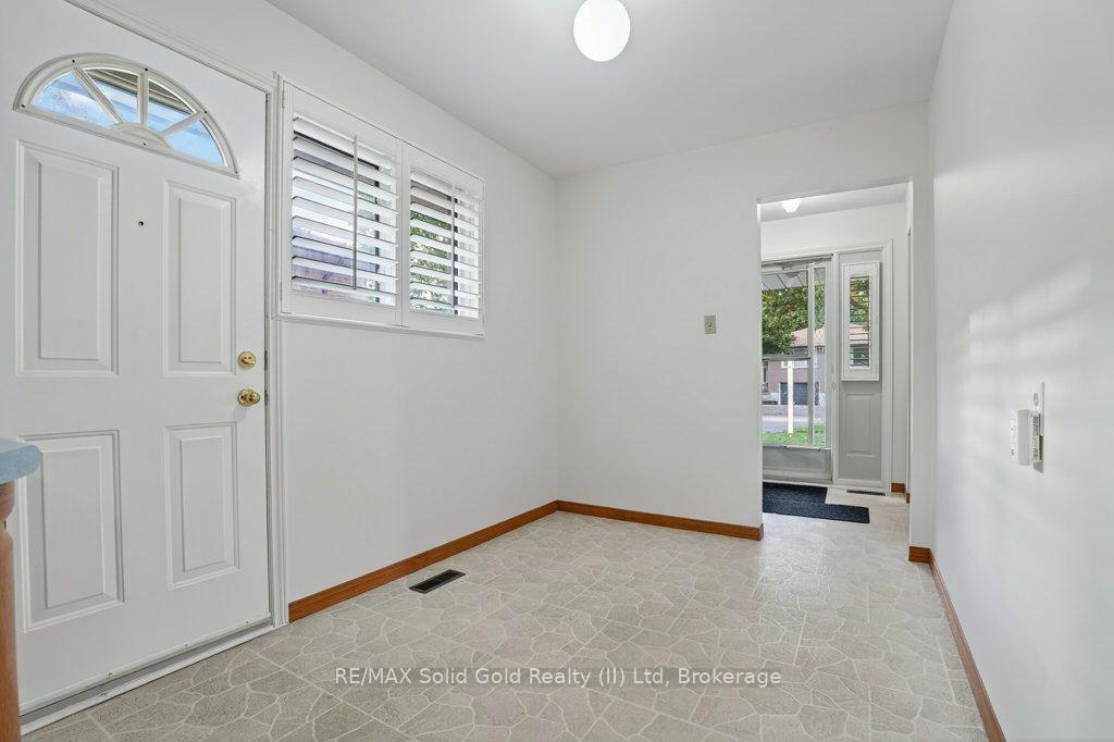 Photo 10 of 309 Westwood Drive, Kitchener — HOMEH
