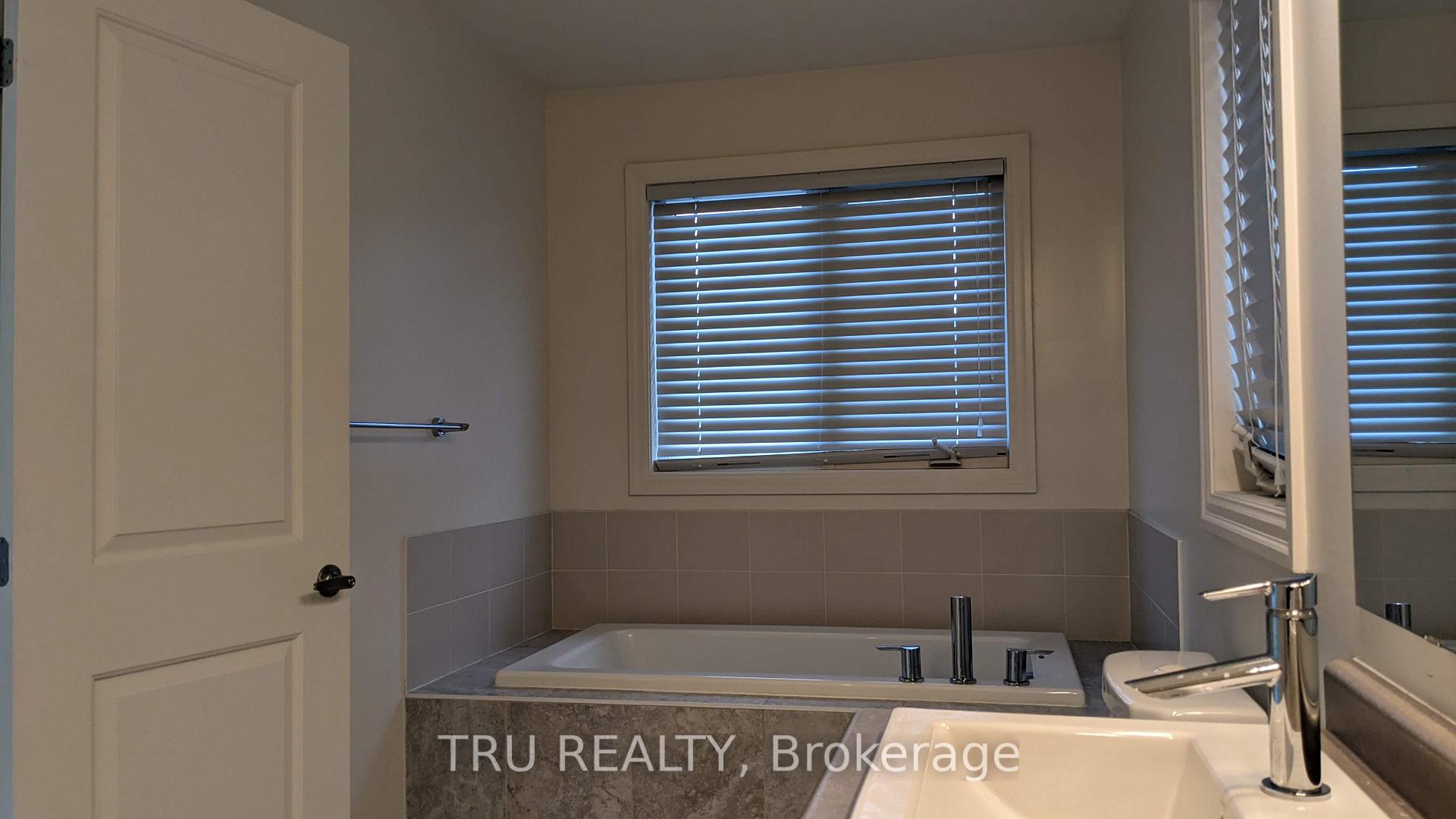 Photo 16 of 550 Rioja Street, Ottawa, Kanata - Emerald Meadows/Trailwest — HOMEH