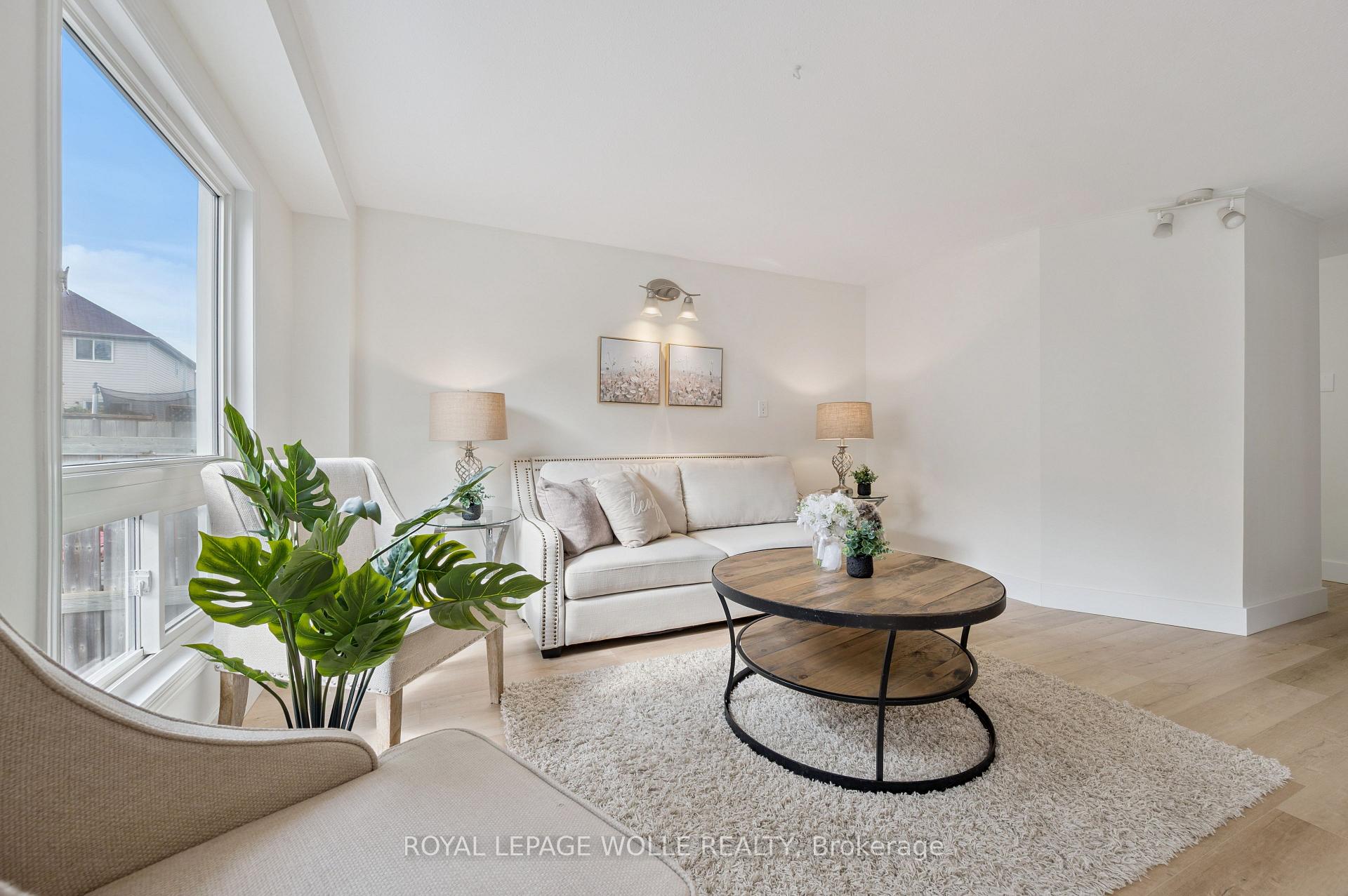 Photo 8 of 25 Prosperity Drive, Kitchener — HOMEH