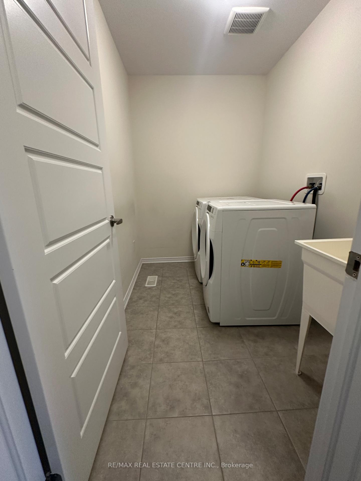 Photo 9 of 49 Queens Mary Drive S, Hamilton, Stoney Creek Mountain — HOMEH