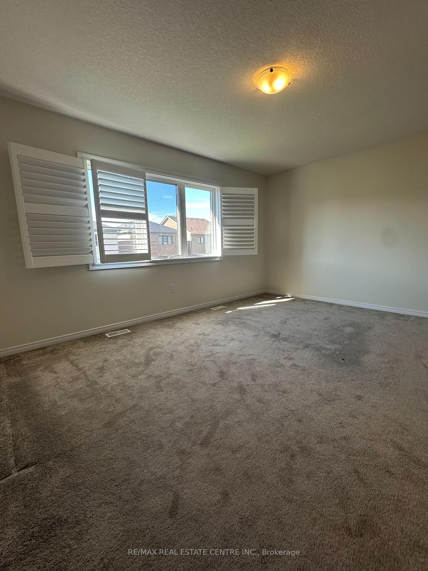 Photo 11 of 49 Queens Mary Drive S, Hamilton, Stoney Creek Mountain — HOMEH