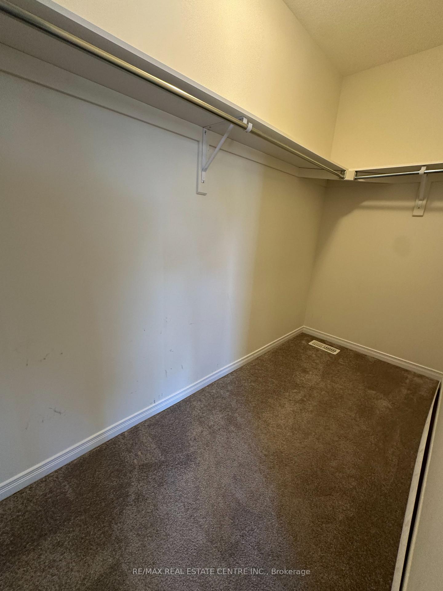 Photo 15 of 49 Queens Mary Drive S, Hamilton, Stoney Creek Mountain — HOMEH