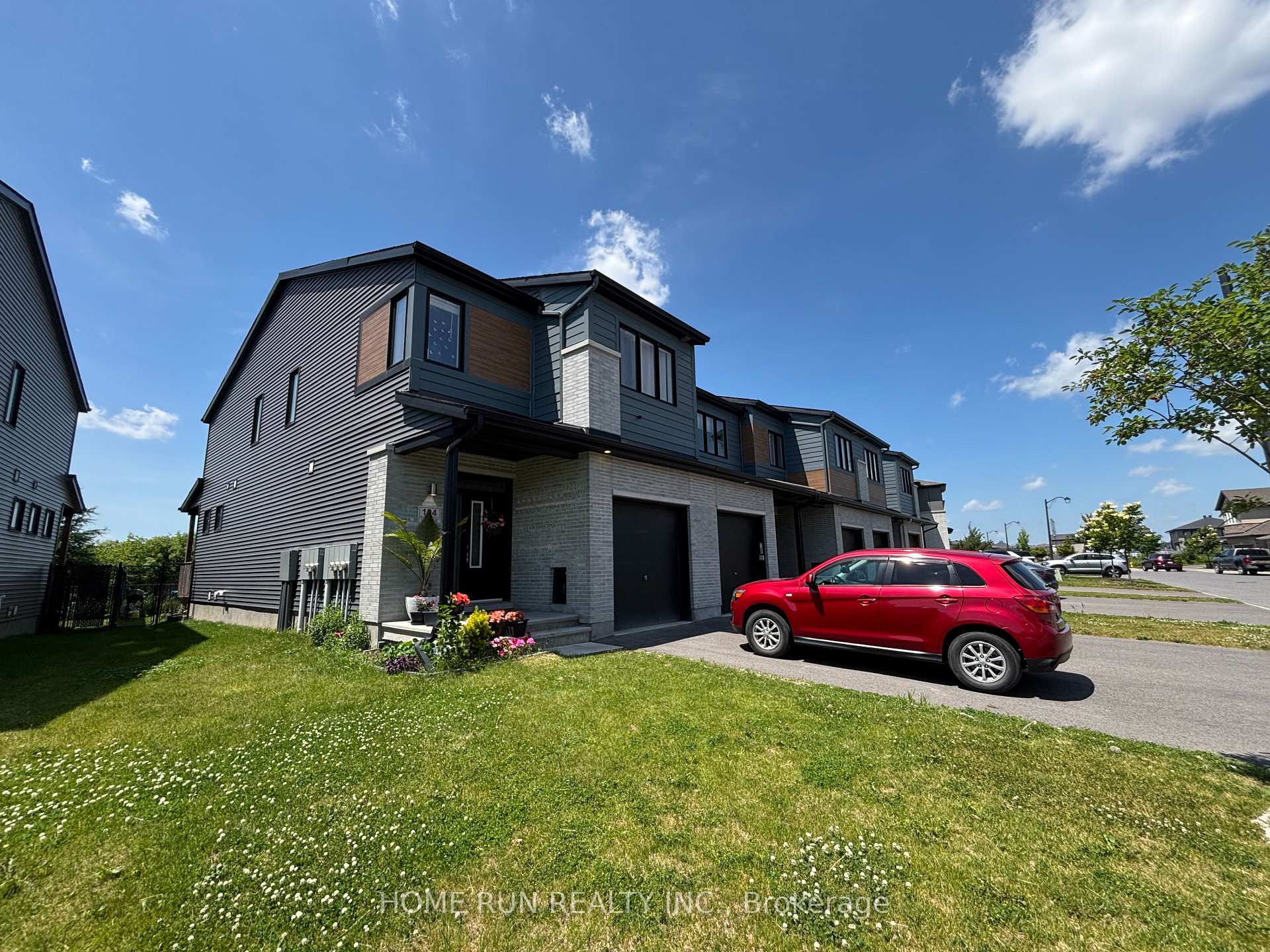 Photo 2 of 194 Tapadero Avenue, Ottawa, Kanata - Emerald Meadows/Trailwest — HOMEH