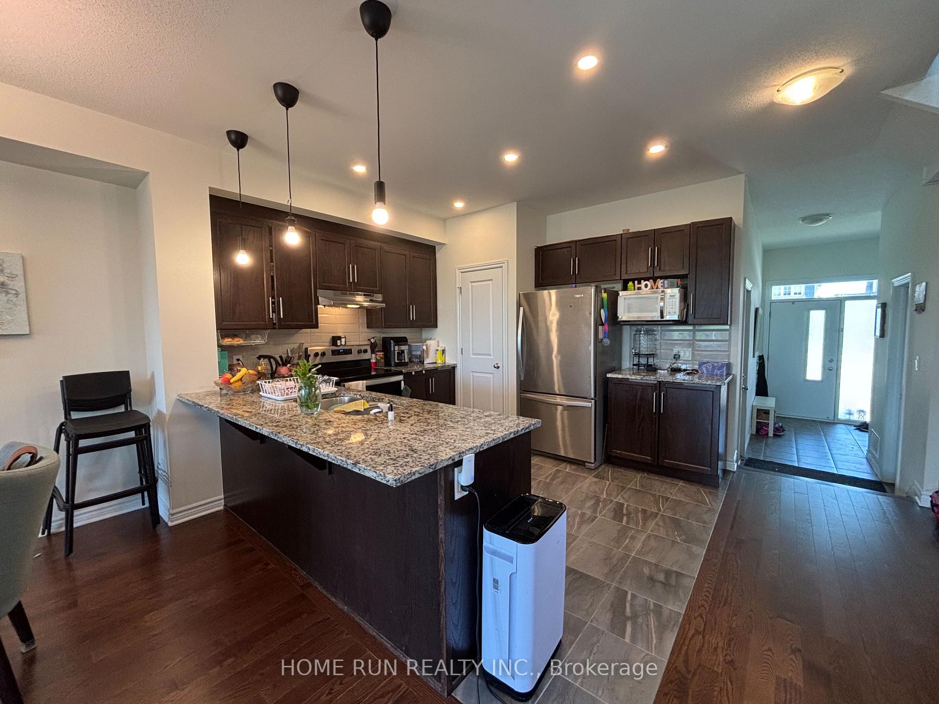 Photo 3 of 194 Tapadero Avenue, Ottawa, Kanata - Emerald Meadows/Trailwest — HOMEH