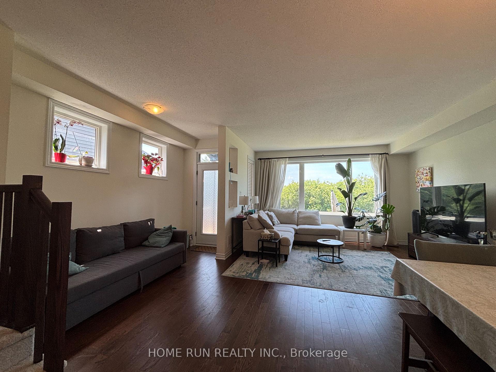 Photo 4 of 194 Tapadero Avenue, Ottawa, Kanata - Emerald Meadows/Trailwest — HOMEH