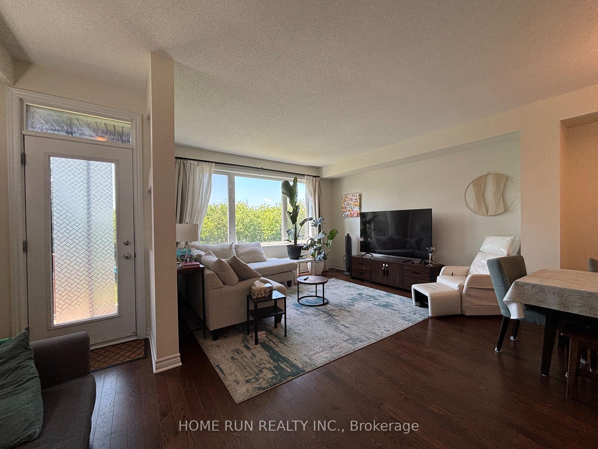 Photo 5 of 194 Tapadero Avenue, Ottawa, Kanata - Emerald Meadows/Trailwest — HOMEH
