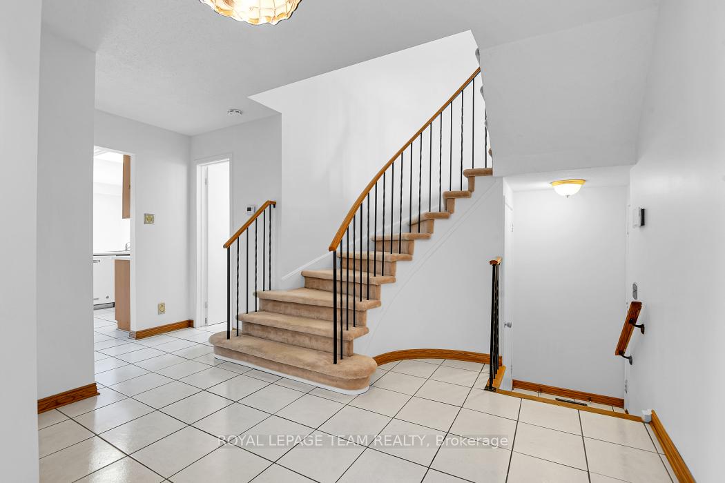 Photo 5 of 16 Chickasaw Crescent, Ottawa, Kanata - Bridlewood — HOMEH