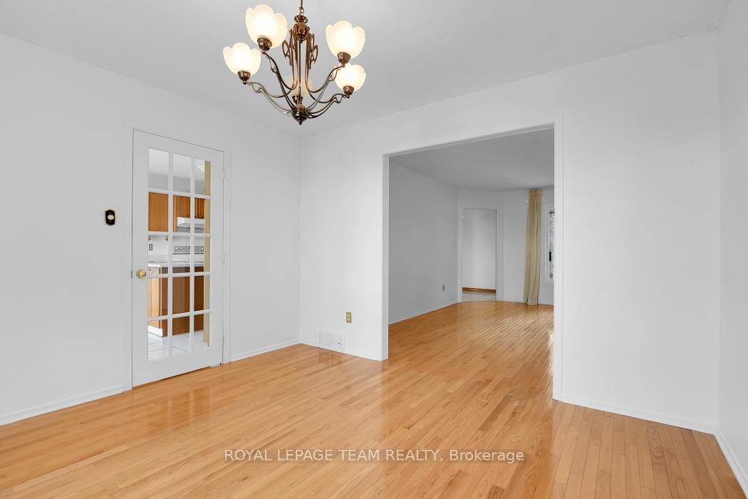 Photo 9 of 16 Chickasaw Crescent, Ottawa, Kanata - Bridlewood — HOMEH