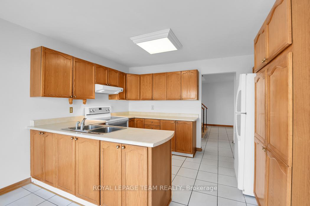 Photo 10 of 16 Chickasaw Crescent, Ottawa, Kanata - Bridlewood — HOMEH