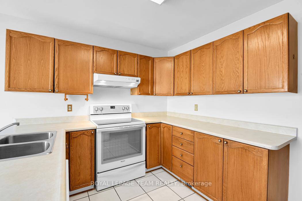 Photo 11 of 16 Chickasaw Crescent, Ottawa, Kanata - Bridlewood — HOMEH