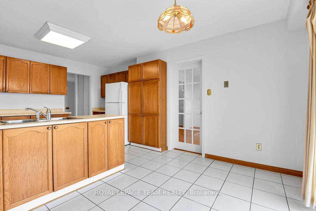 Photo 14 of 16 Chickasaw Crescent, Ottawa, Kanata - Bridlewood — HOMEH