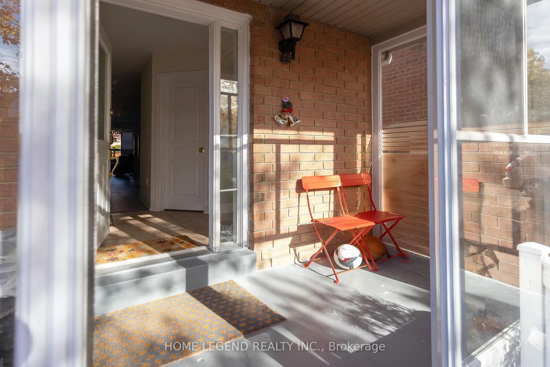 Photo 2 of 48 Warren Bradley Street, Markham, Berczy — HOMEH