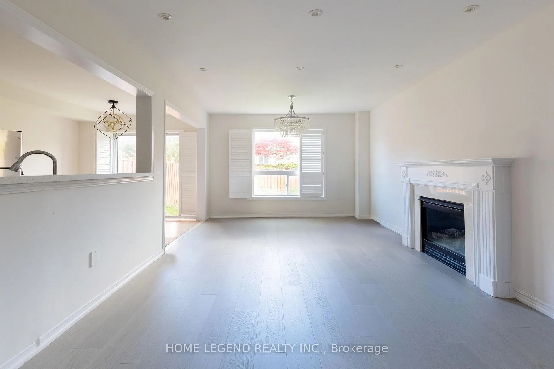 Photo 3 of 48 Warren Bradley Street, Markham, Berczy — HOMEH