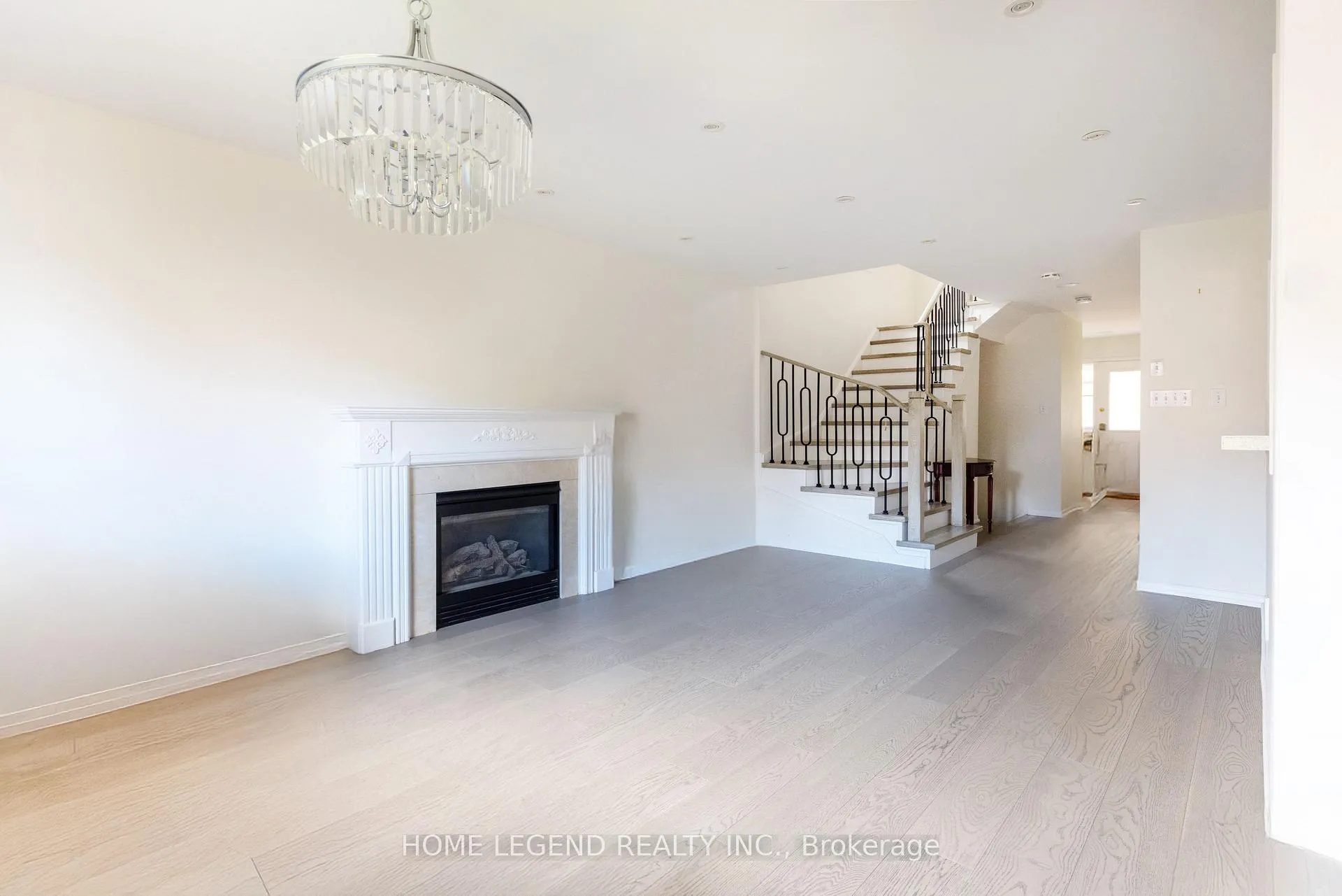 Photo 5 of 48 Warren Bradley Street, Markham, Berczy — HOMEH