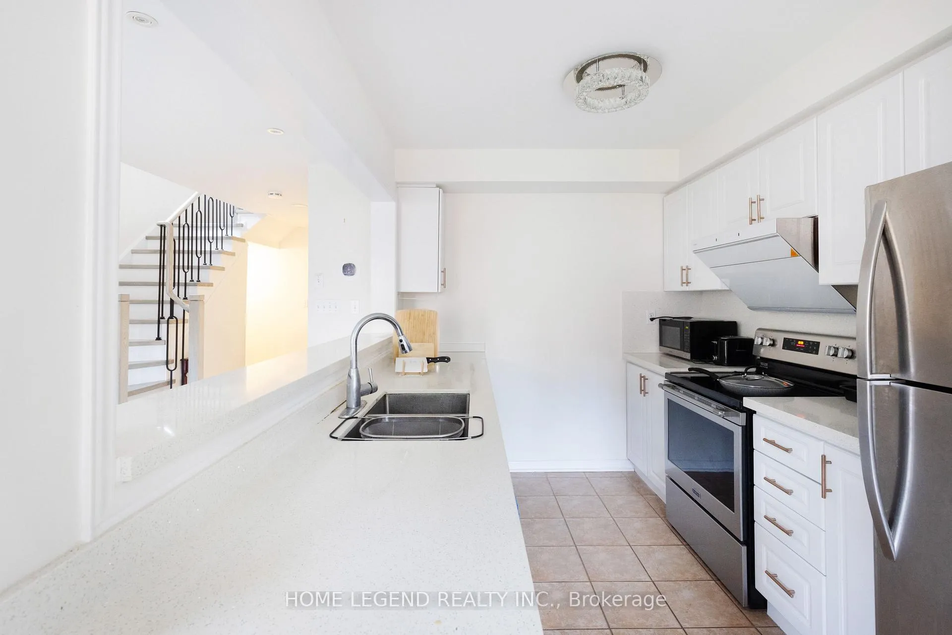 Photo 6 of 48 Warren Bradley Street, Markham, Berczy — HOMEH