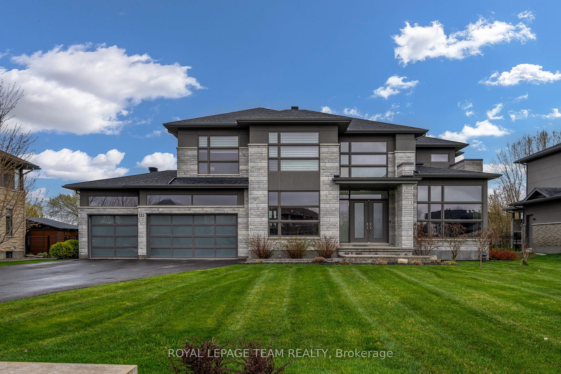 Front of 132 Dunblane Way