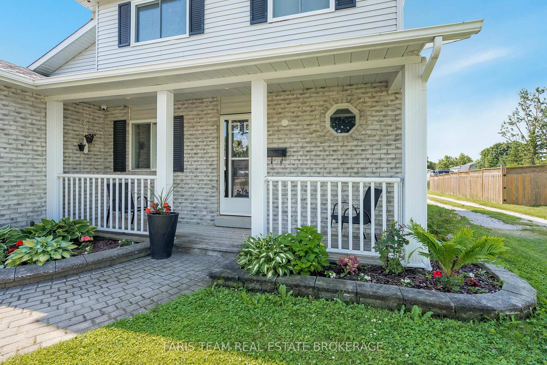 Photo 4 of 2275 Webb Street, Innisfil, Stroud — HOMEH