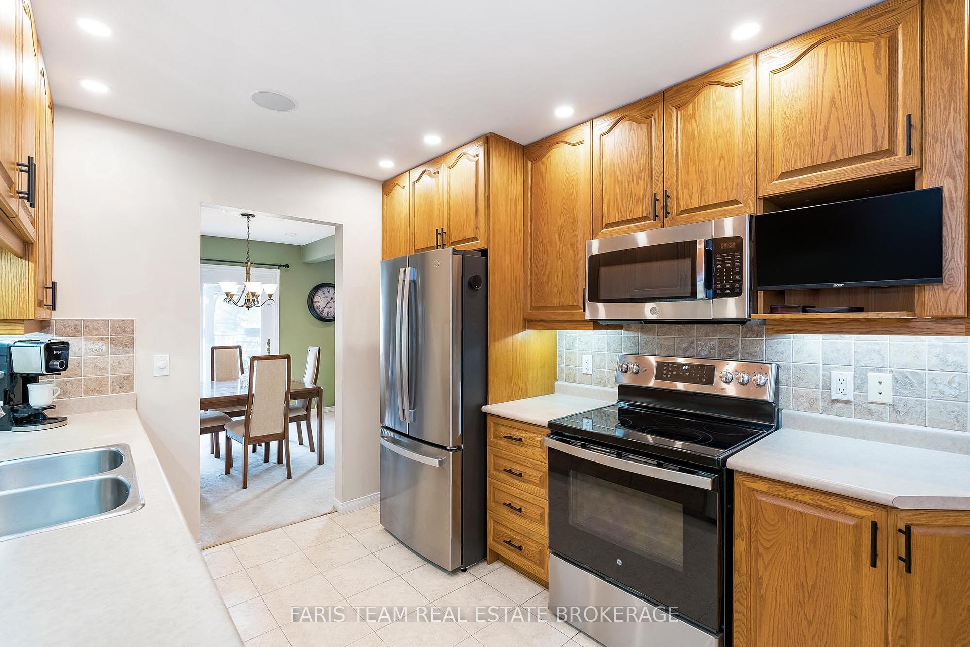 Photo 5 of 2275 Webb Street, Innisfil, Stroud — HOMEH